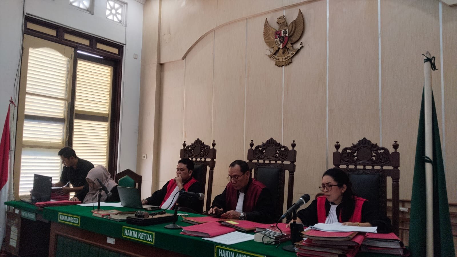 Hakim Tegur Komala yang Bantah Jadi Kurir Sabu: Kami Bukan Bodoh, Jujur Saja