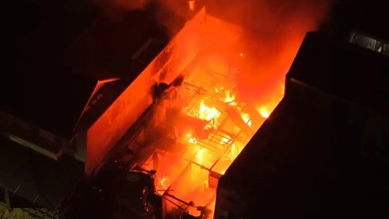 Kebakaran Disertai Ledakan di Pulogadung Tewaskan Satu Penghuni, Korban Ditemukan di Kamar Belakang