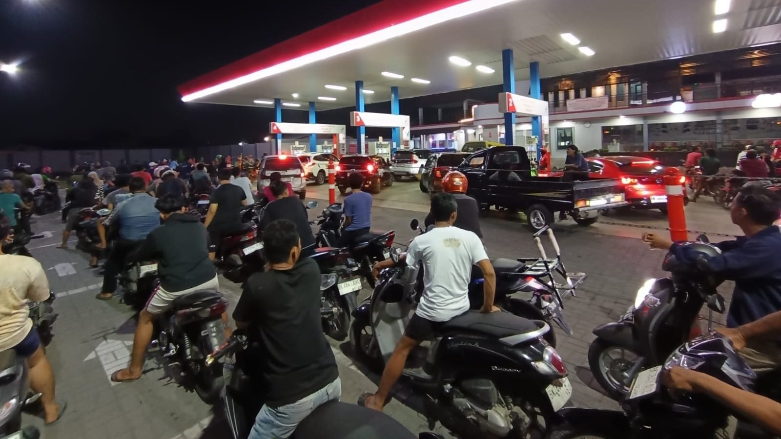Pertamina Kerahkan Puluhan Awak Mobil Tangki, Antrian SPBU di Medan Tetap Panjang
