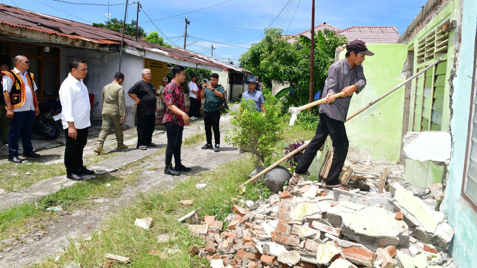 PD AIJ Sumut Bongkar Lima Rumah Dinas Eks Bioskop Ria 