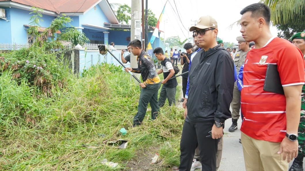 Menyambut Kemerdekaan RI, Rico Waas Gelar Gotong Royong Massal di 21 Kecamatan