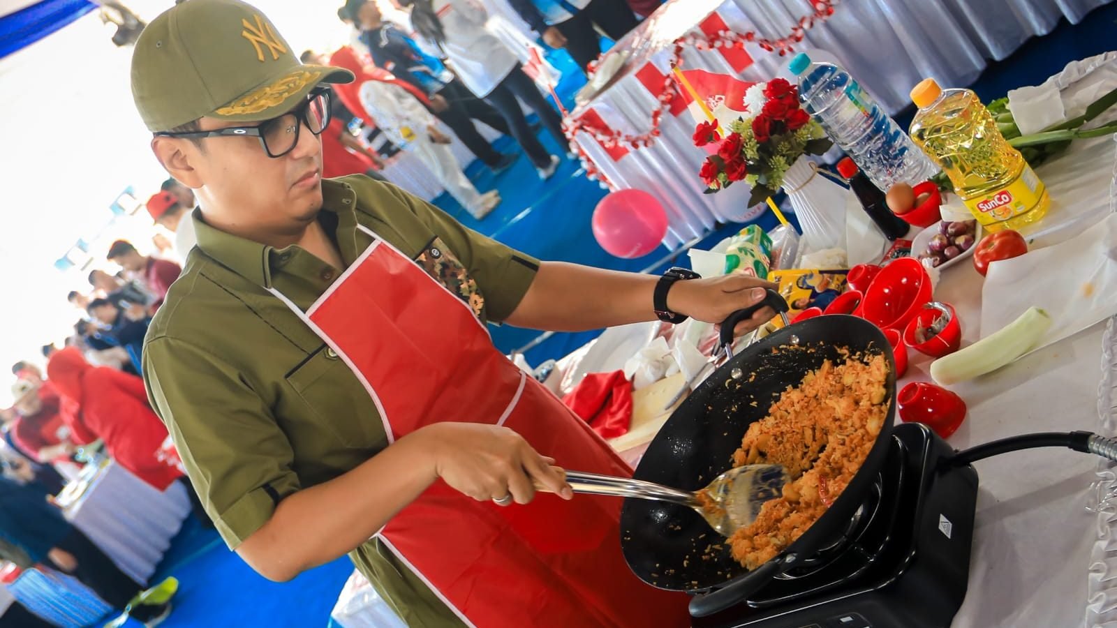 Rico Waas dan Zakiyuddin Harahap Ikut Lomba Memasak Nasi Goreng