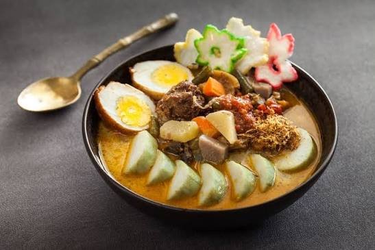 Rekomendasi 6 Tempat Makan Lontong Enak di Medan Bikin Bugar dan Sehat Badan Anda di Pagi Hari