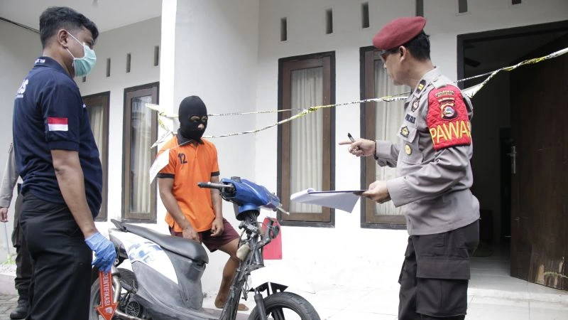 Rekonstruksi Pembunuhan Mahasiswi di Mataram Digelar, Tersangka Peragakan 44 Adegan Termasuk Momen Korban Dihabisi