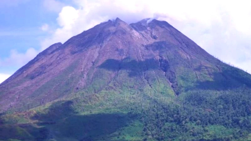 Lahar Dingin Sinabung Mengalir ke Sungai Lau Borus, Warga Diminta Waspada