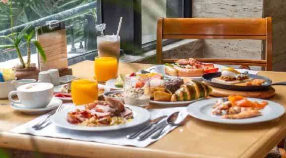 Rekomendasi 8 Cafe Outdoor Medan Paling Affordable: Ada Konsep dari Nongkrong ala Eropa Sampai Gaya Gazebo yang Estetik