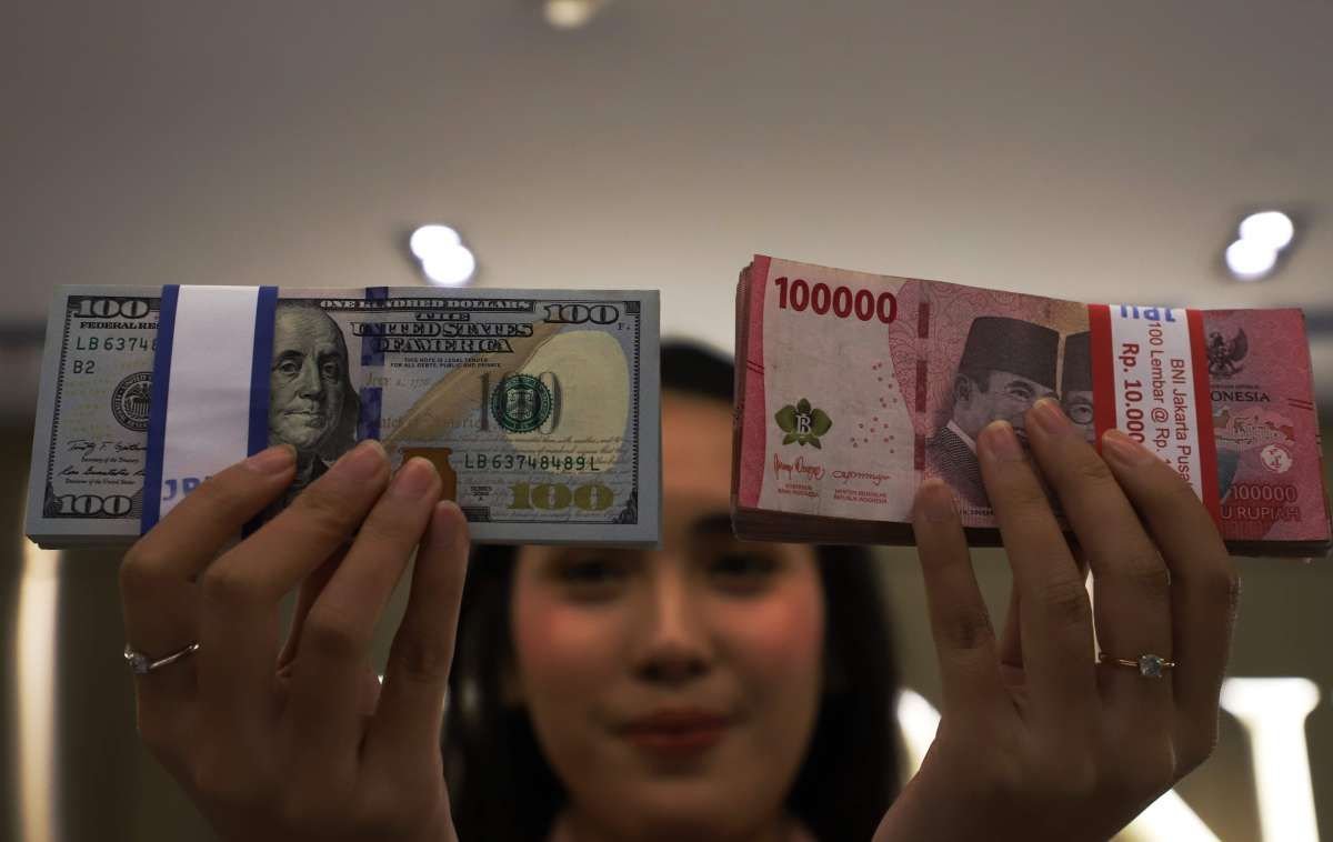 Nilai Tukar Rupiah Ditutup Masih Tak Bertenaga di Level Rp17.861 per Dolar AS