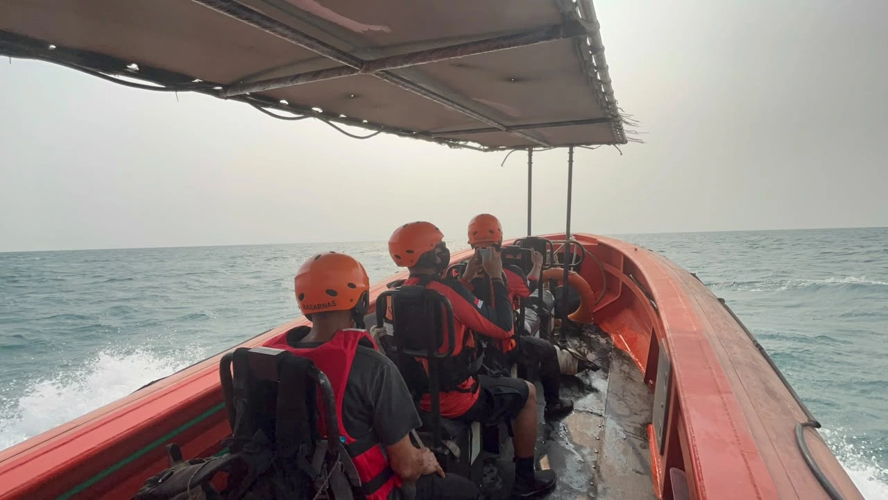 Basarnas Banten Sisir Selat Sunda, Rombongan Jurnalis Krakatau Belum Ditemukan