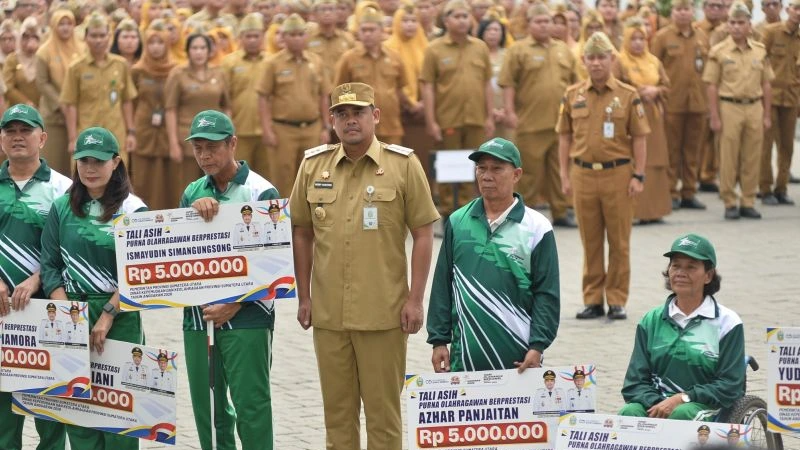 Haornas ke-43: Bobby Nasution Beri Tali Asih ke 12 Atlet Legendaris Sumut