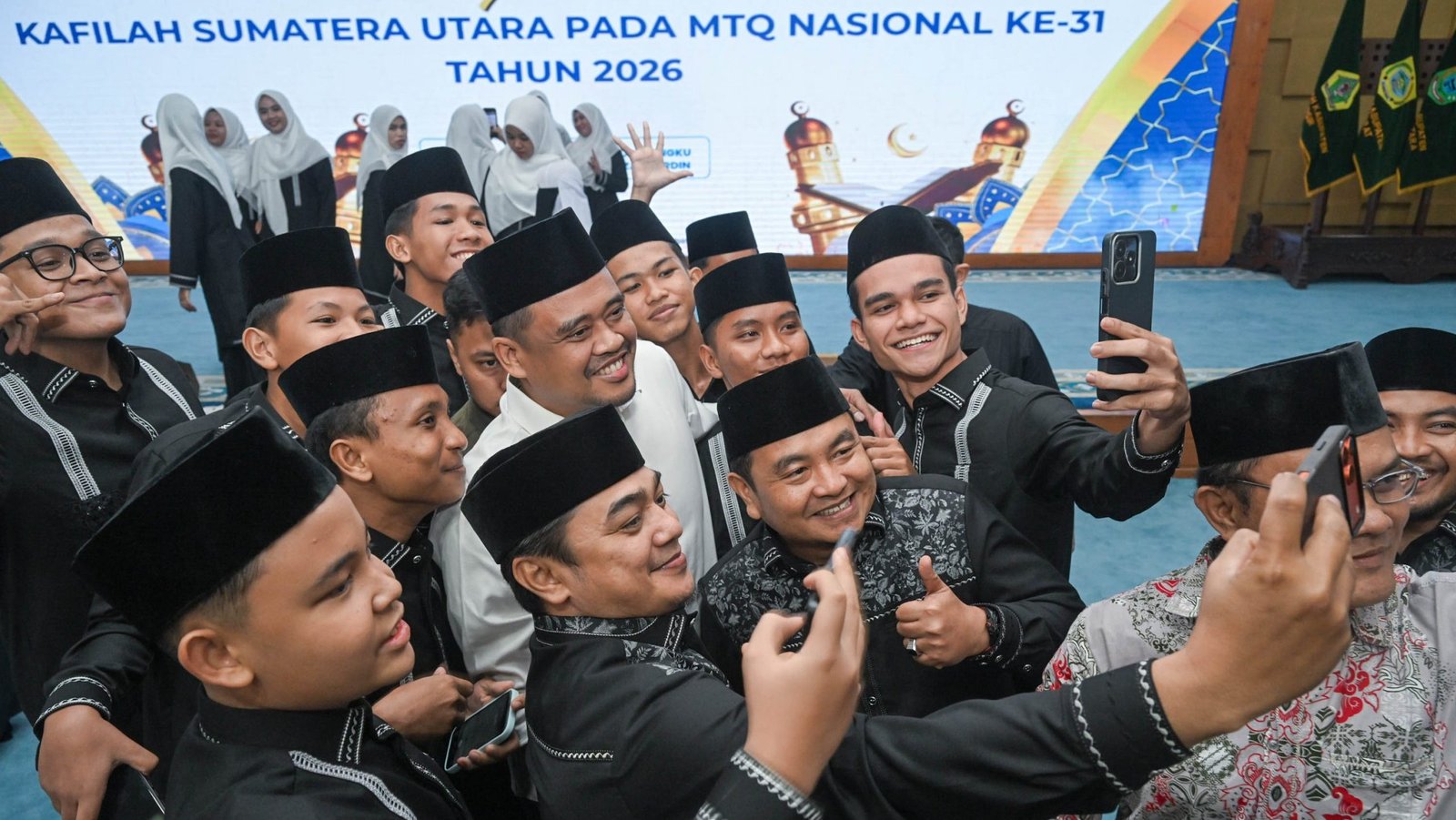 Gubernur Lepas 56 Kafilah Sumut ke MTQ Nasional 2026 di Semarang