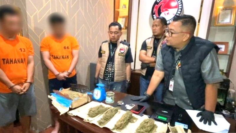 Modus Lempar Ganja dari Jendela Kosan Medan Terbongkar, Polisi Cokok 2 Pengedar