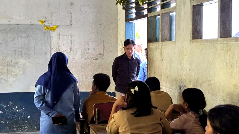 Kaget Temukan 1 Buku Dipakai Berdua, Wapres Gibran Cek SMAN 1 Barus Tapteng Pascabanjir