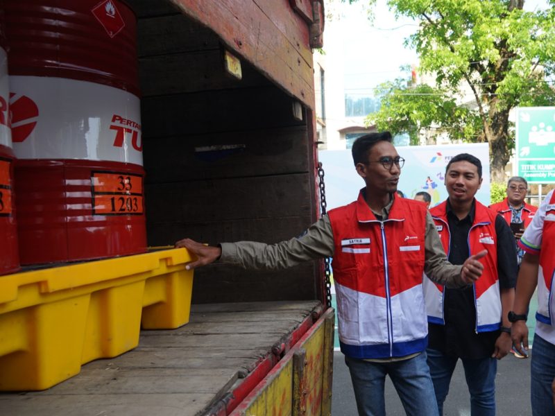 Pertamina mengirim 30 ribu liter BBM jenis Pertamax Turbo RON 98 yang akan digunakan dalam ajang F1 Powerboat di Danau Toba. Foto: Pertamina Patra Niaga Sumbagut