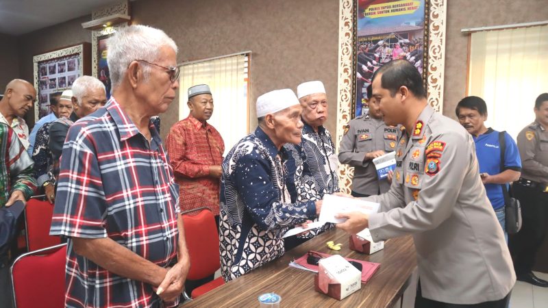 Kapolres Tapanuli Selatan AKBP Yasir Ahmadi menggelar silaturahmi dengan para purnawirawan dan wakawuri Polres Tapsel, Rabu (6/3). Foto: Humas Polres Tapsel