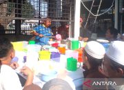 Masjid Al Mashun Konsisten Bagikan 1.000 Porsi Bubur Khas Kesultanan Deli saat Ramadan