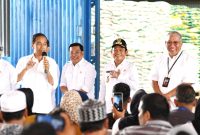 Presiden Joko Widodo atau Jokowi pada saat menyerahkan bantuan pangan cadangan beras pemerintah kepada ratusan Keluarga Penerima Manfaat (KPM) di Kabupaten Labuhanbatu, Jum'at (15/3/2024). (Dok: Diskominfo Sumut)