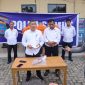 Kasi Humas Polres Serdang Bedagai Iptu Edward Sidauruk (kiri) bersama Kanit Pidum Iptu Sakban Hasibuan saat memaparkan pengungkapan kasus komplotan pencuri sadis yang bacok korban di Serdang Bedagai, Foto: Humas Polres Serdang Bedagai