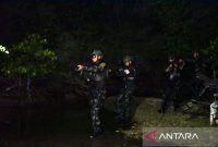 Prajurit dari pasukan elite TNI Angkatan Laut Komando Pasukan Katak (Kopaska) mengikuti latihan pasukan khusus Tahun 2024 di Pulau Sangiang, Banten, dan perairan Selat Sunda pada 26 Februari 2024 sampai dengan 10 Maret 2024. Foto: Antara/HO-Dinas Penerangan TNI AL.