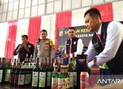 Polisi Tangkap Komplotan Penjual Miras Pesan-Antar di Aceh