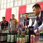 Konferensi pers terkait penangkapan penjual miras oleh Polresta Banda Aceh, Senin (18/3/2024). Foto: Antara/Rahmat Fajri.