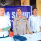 Kapolsek Perbaungan AKP S Gurusinga (tengah) bersama Kasi Humas Polres Serdang Bedagai (kiri) saat paparan kasus pembacokan. Foto: Humas Polres Serdang Bedagai