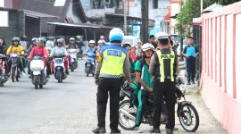 Personel Satlantas Polres Nias menggelar razia dalam Operasi Keselamatan Toba 2024. Foto: Humas Polres Nias