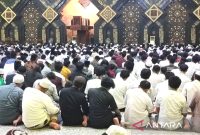 Ilustrasi - Jemaah tengah melaksanakan Salat Jumat
