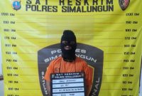 Polisi meringkus AS (35) pelaku judi daring tebak angka di Kabupaten Simalungun. Foto: Humas Polres Simalungun