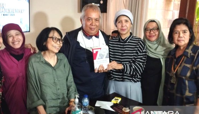 49 Wartawan Ini Tulis Buku Kisah Liputan Presiden Sejak Soeharto hingga Jokowi