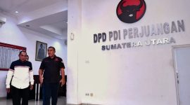 Mantan Gubernur Sumut Edy Rahmayadi mengembalikan formulir pendaftaran calon gubernur ke kantor PDIP Sumut. Foto: Istimewa