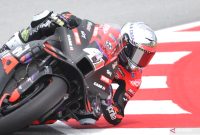 Pebalap Aprilia Aleix Espargaro. Foto: by LLUIS GENE/AFP