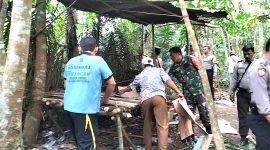 Personel Polsek Dolok Masihul bersama unsur Forkopimcam menindak gubuk narkoba di Desa Bajaronggi, Kecamatan Dolok Masihul. Foto: Humas Polres Serdang Bedagai