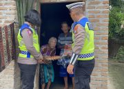 Satlantas Polres Sergai Bantu Warga dengan Bagikan Paket Sembako Door to Door