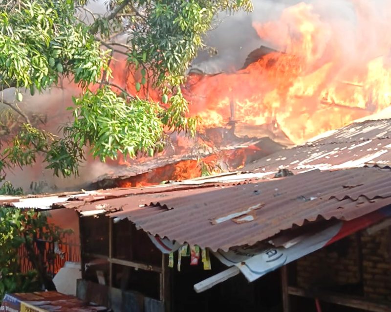 Kebakaran hebat landa permukiman padat penduduk di Jalan Juanda, Gang Wisata, Kecamatan Medan Maimun, Kota Medan. Foto: Istimewa