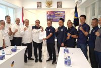 Mantan Gubernur Sumut Edy Rahmayadi dan tim mengembalikan formulir pendaftaran bacalon Gubernur Sumut ke DPW Partai NasDem Sumut. Foto: NasDem Sumut