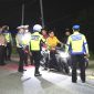 Petugas menghentikan pengendara yang tidak mematuhi aturan lalu lintas saat Razia Antik Toba 2024, Sabtu (4/5) malam. Foto: Humas Polres Serdang Bedagai