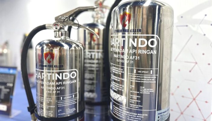 Bangga! Anak Bangsa Ciptakan Pemadam Api Baterai Kendaraan Listrik