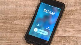 Google turun tangan dengan meluncurkan fitur anti penipuan via telepon. Foto: debt.org