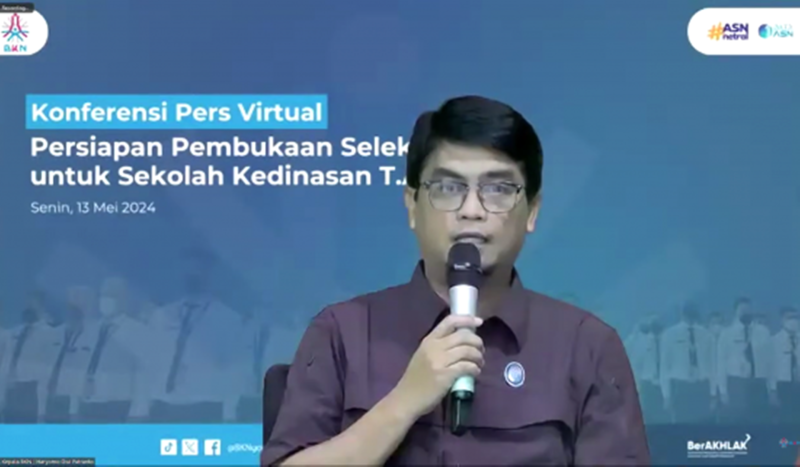 Plt Ketua BKN RI Haryomo Dwi Putranto saat konferensi pers BKN terkait Persiapan Pembukaan Sekolah Kedinasan 2024. Foto: Humas BKN RI

