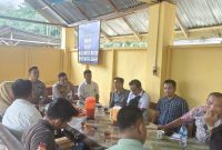 Kapolsek Kotarih Iptu Mula Purba dan Wakapolsek Brimen menggelar dialog interaktif bersama PPK di tiga kecamatan. Foto: Humas Polsek Kotarih