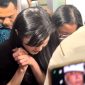 Artis Sandra Dewi selesai menjalani pemeriksaan sebagai saksi perkara korupsi timah di Kejaksaan Agung, Jakarta, Rabu (15/5/2024). Foto: Antara/Laily Rahmawaty