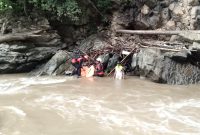 Tim SAR akhirnya menemukan jenazah warga yang dilaporkan hanyut di Sungai Lau Kemiri, Kabupaten Karo, dalam kondisi meninggal dunia. Foto: Basarnas Medan