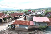 Lokasi bencana banjir lahar dingin Gunung Marapi di Bukit Batabuah tampak dikosongkan dari warga karena adanya informasi banjir susulan dari puncak gunung, Minggu (12/5/2024). Foto: Antara/Altas Maulana