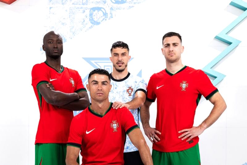 Tangkapan layar pemain Timnas Portugal tampil dalam sesi pemotretan untuk skuad Euro 2024, Jakarta, Jumat (19/4/2024, 11.50 WIB). Foto: ANTARA/Instagram/@portugal/Donny Aditra