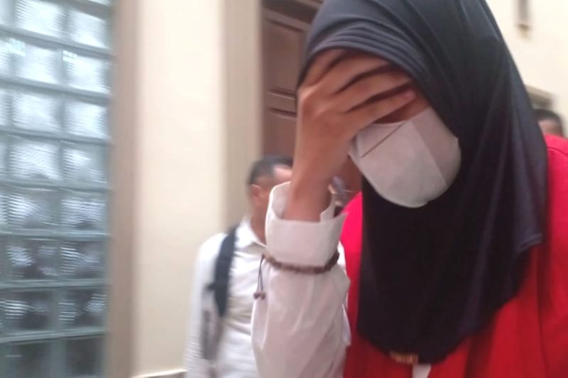 Salah seorang terdakwa perkara dugaan joki Calon Aparatur Sipil Negara (CASN) pada penerimaan Kejaksaan. Foto: Antara/Damiri