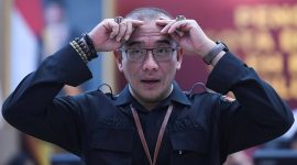 DKPP mencopot Ketua KPU Hasyim Asy'ari yang terbukti melakukan asusila terhadap anggota PPLN Belanda di Den Haag. Foto: Antara