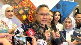 Menteri Perdagangan (Mendag) Zulkifli Hasan ditemui usai menghadiri peluncuran Jakarta Muslim Fashion Week (JMFW) 2025 di Kantor Kementerian Perdagangan, Jakarta, Rabu (17/7/2024). Foto: Antara/Maria Cicilia Galuh