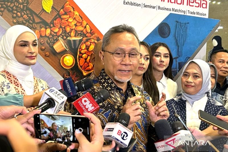 Menteri Perdagangan (Mendag) Zulkifli Hasan ditemui usai menghadiri peluncuran Jakarta Muslim Fashion Week (JMFW) 2025 di Kantor Kementerian Perdagangan, Jakarta, Rabu (17/7/2024). Foto: Antara/Maria Cicilia Galuh