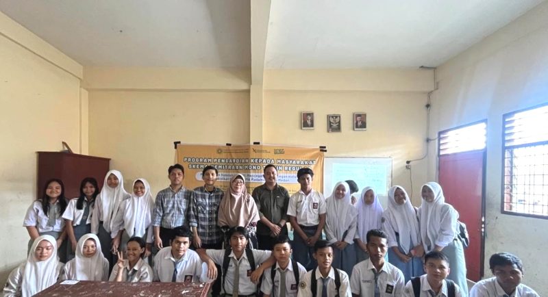 Tim Pengabdian USU menggelar pendidikan anti-bullying di SMA Padamu Negeri Medan. Foto: Dok. Tim Pengabdian USU