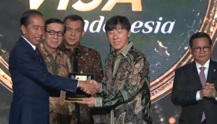STY Terima Golden Visa dari Presiden Jokowi: Saya Bangga dapat Pengakuan